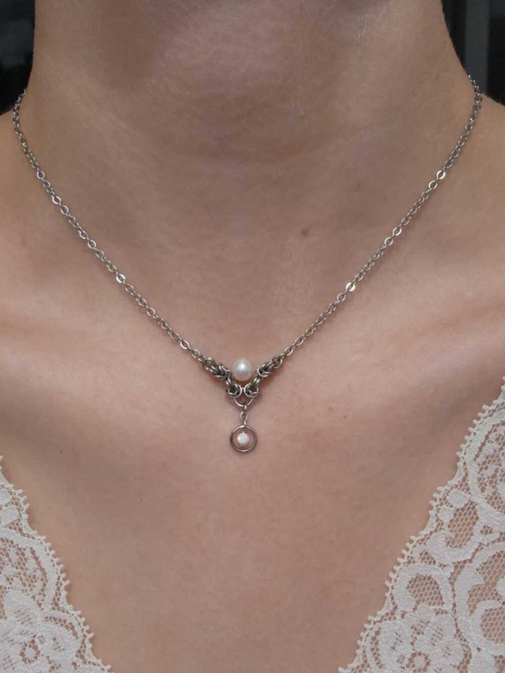 Vintage dainty silver and genuine white pearl necklace - Picture 4 of 10